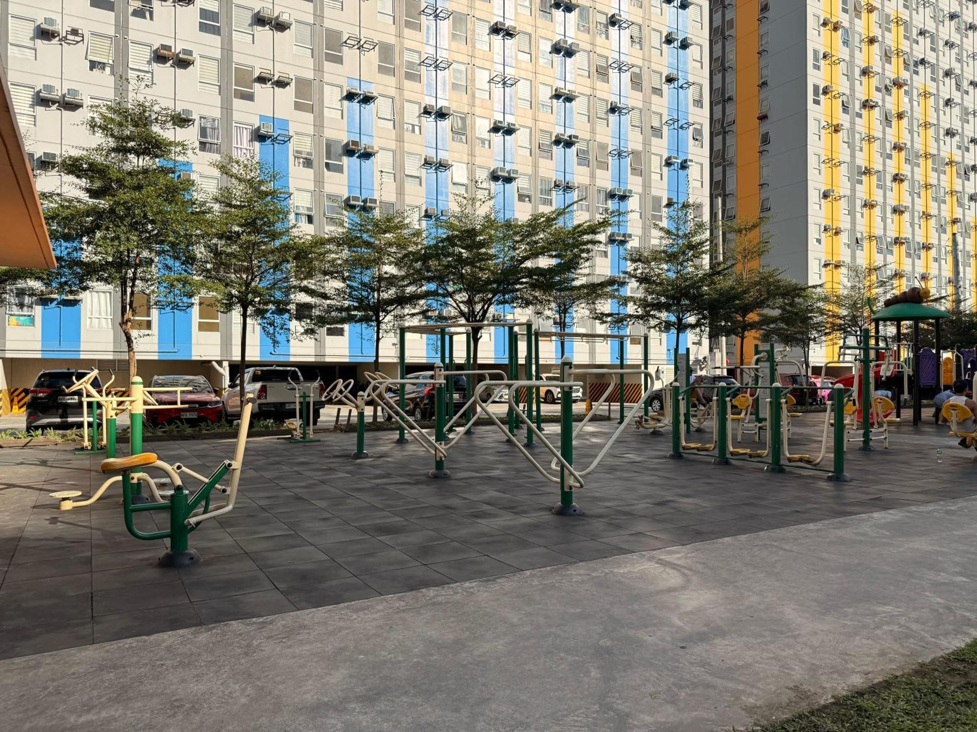 Cozy Condovibe 2 Bedroom Staycation Near Sm East Ortigas With Netflix! *