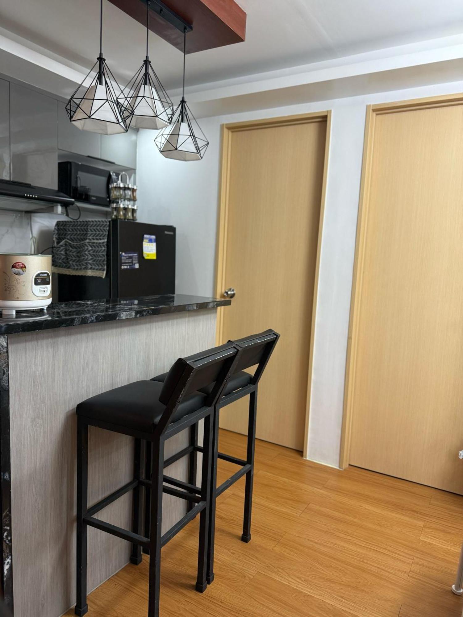 Cozy Condovibe 2 Bedroom Staycation Near Sm East Ortigas With Netflix!