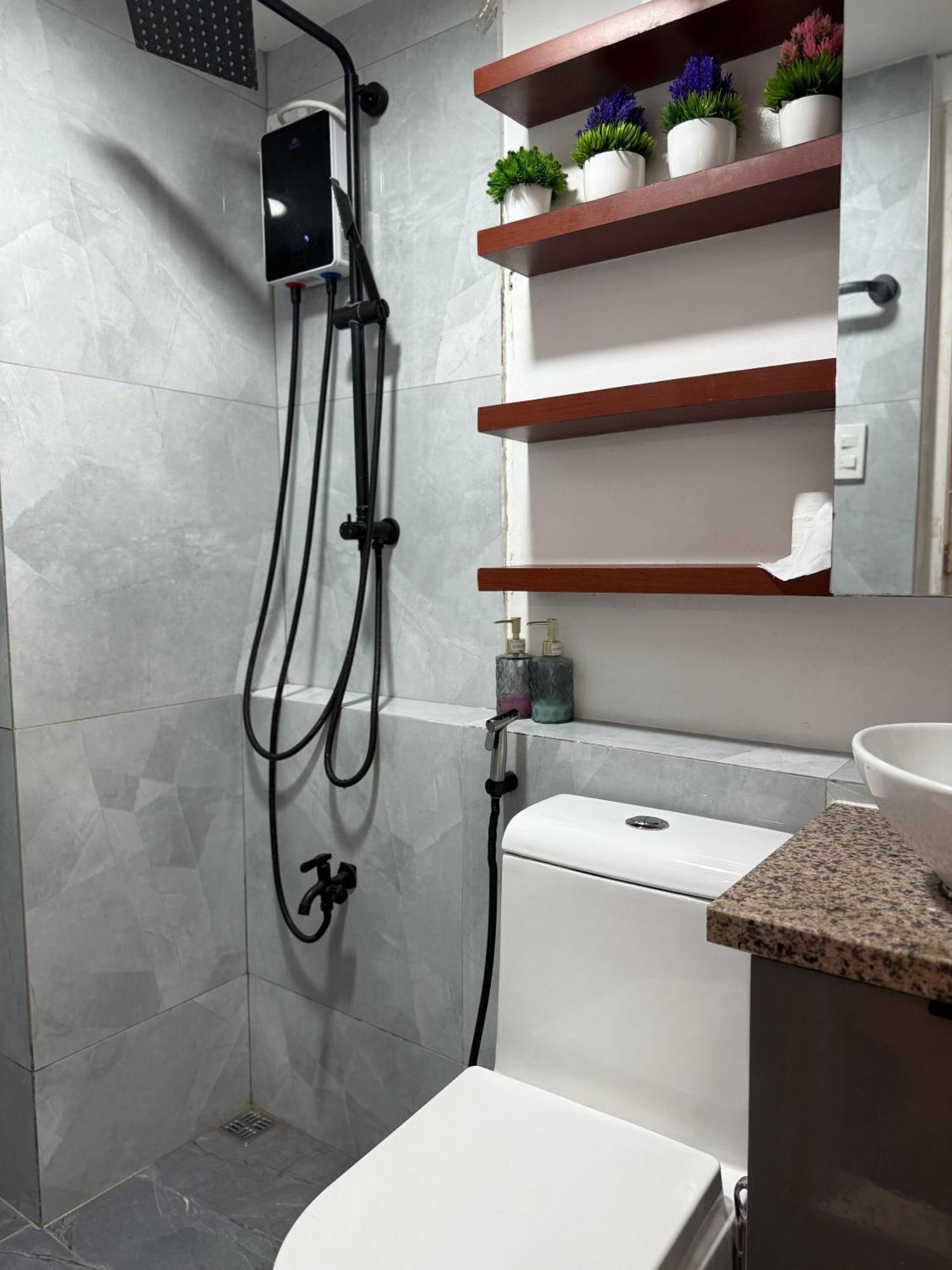 Cozy Condovibe 2 Bedroom Staycation Near Sm East Ortigas With Netflix! Apartment